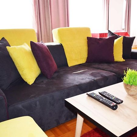 Mickitos Hostel & Apartments Скопие Екстериор снимка