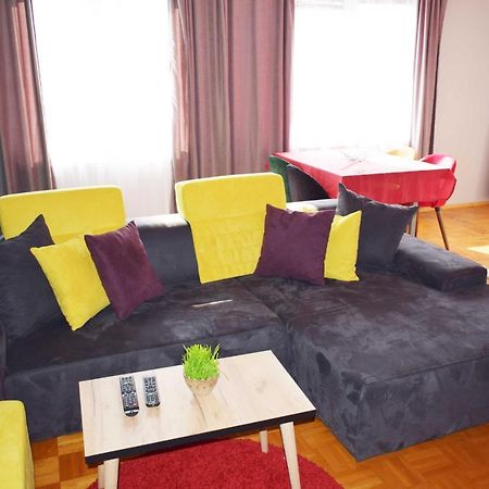Mickitos Hostel & Apartments Скопие Екстериор снимка