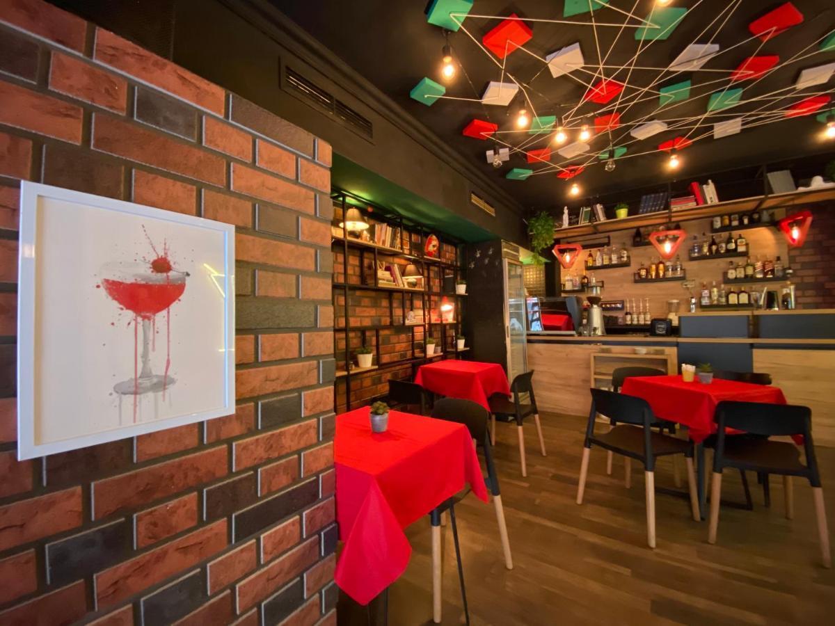 Mickitos Hostel & Apartments Скопие Екстериор снимка