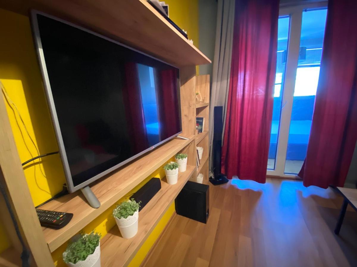 Mickitos Hostel & Apartments Скопие Екстериор снимка