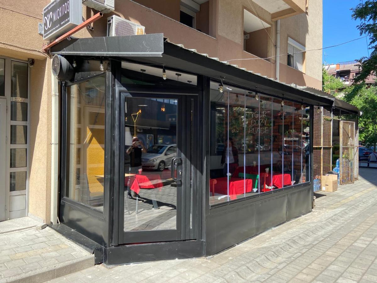 Mickitos Hostel & Apartments Скопие Екстериор снимка