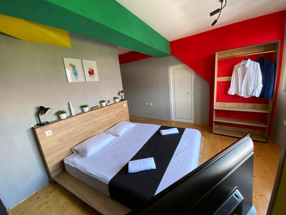 Mickitos Hostel & Apartments Скопие Екстериор снимка