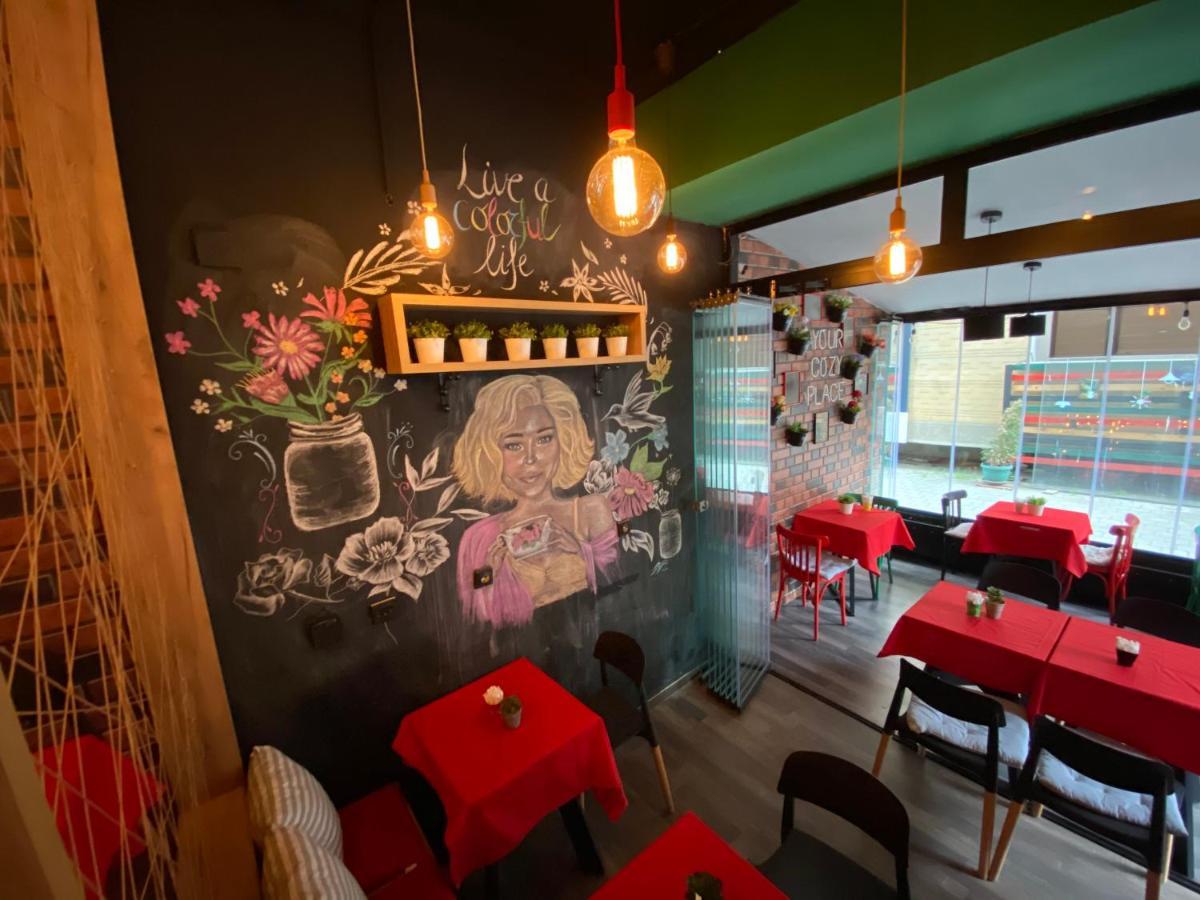 Mickitos Hostel & Apartments Скопие Екстериор снимка