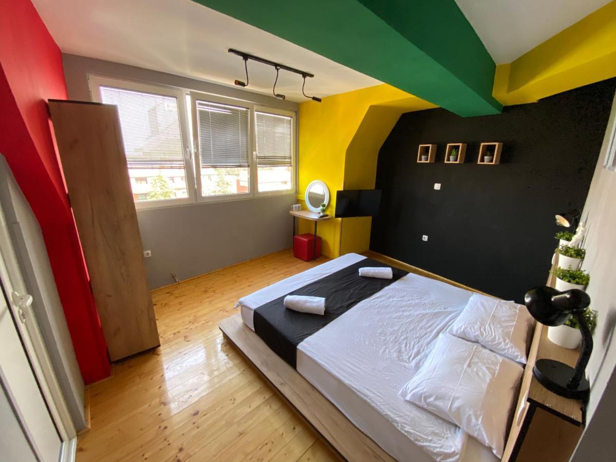 Mickitos Hostel & Apartments Скопие Екстериор снимка