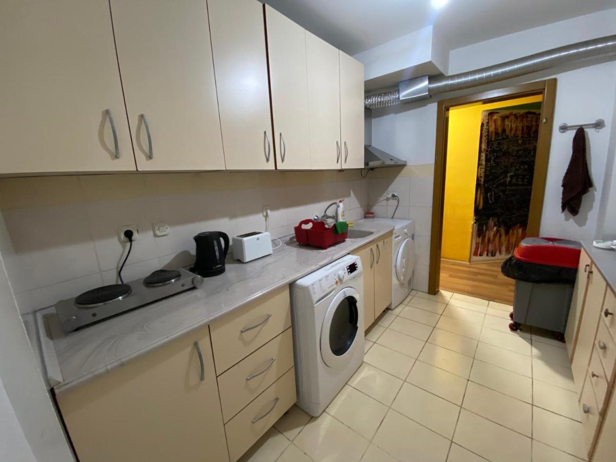 Mickitos Hostel & Apartments Скопие Екстериор снимка