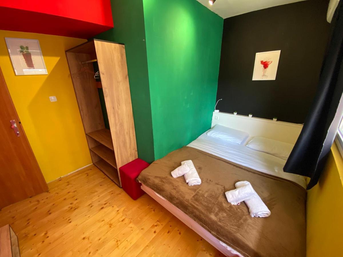 Mickitos Hostel & Apartments Скопие Екстериор снимка