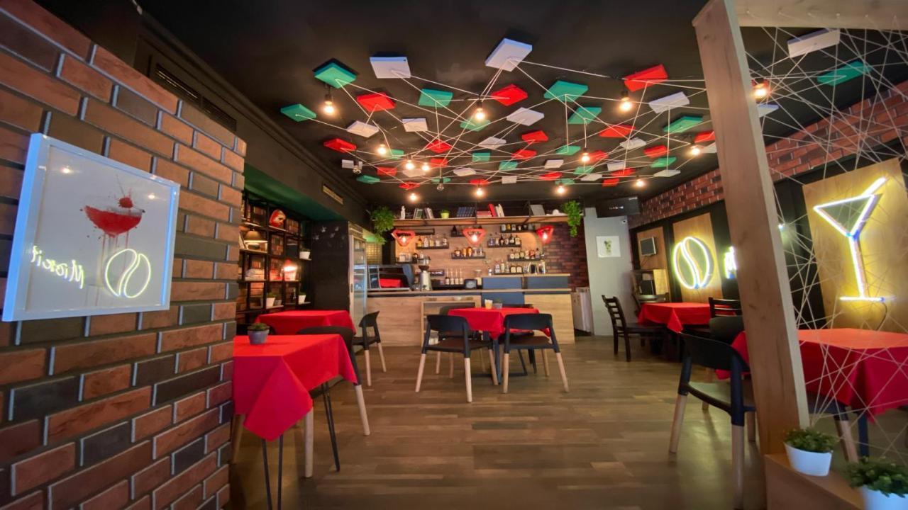 Mickitos Hostel & Apartments Скопие Екстериор снимка