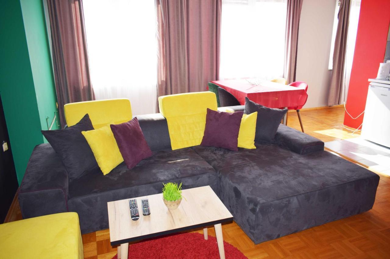Mickitos Hostel & Apartments Скопие Екстериор снимка