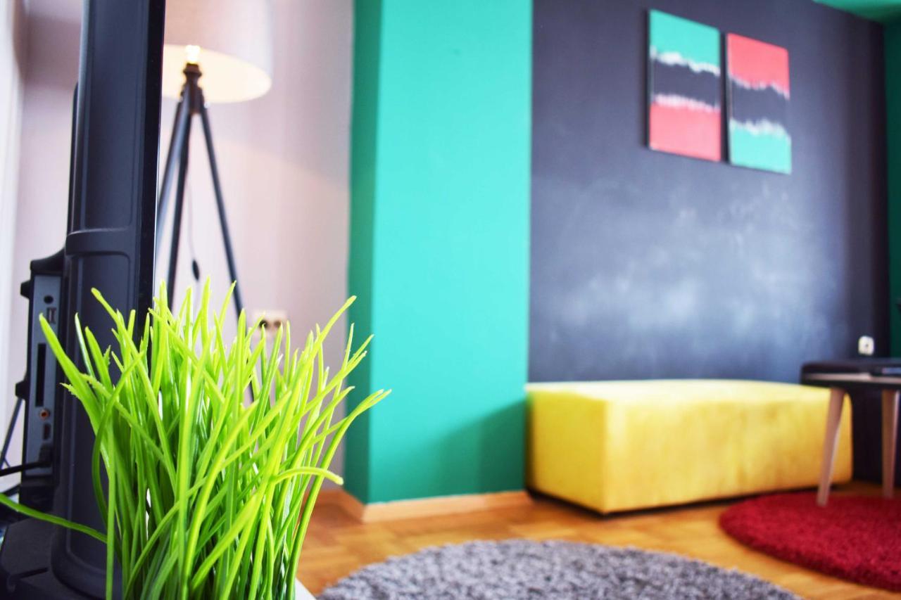 Mickitos Hostel & Apartments Скопие Екстериор снимка