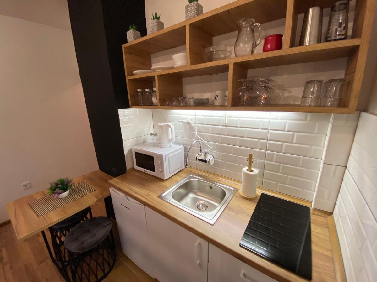 Mickitos Hostel & Apartments Скопие Екстериор снимка