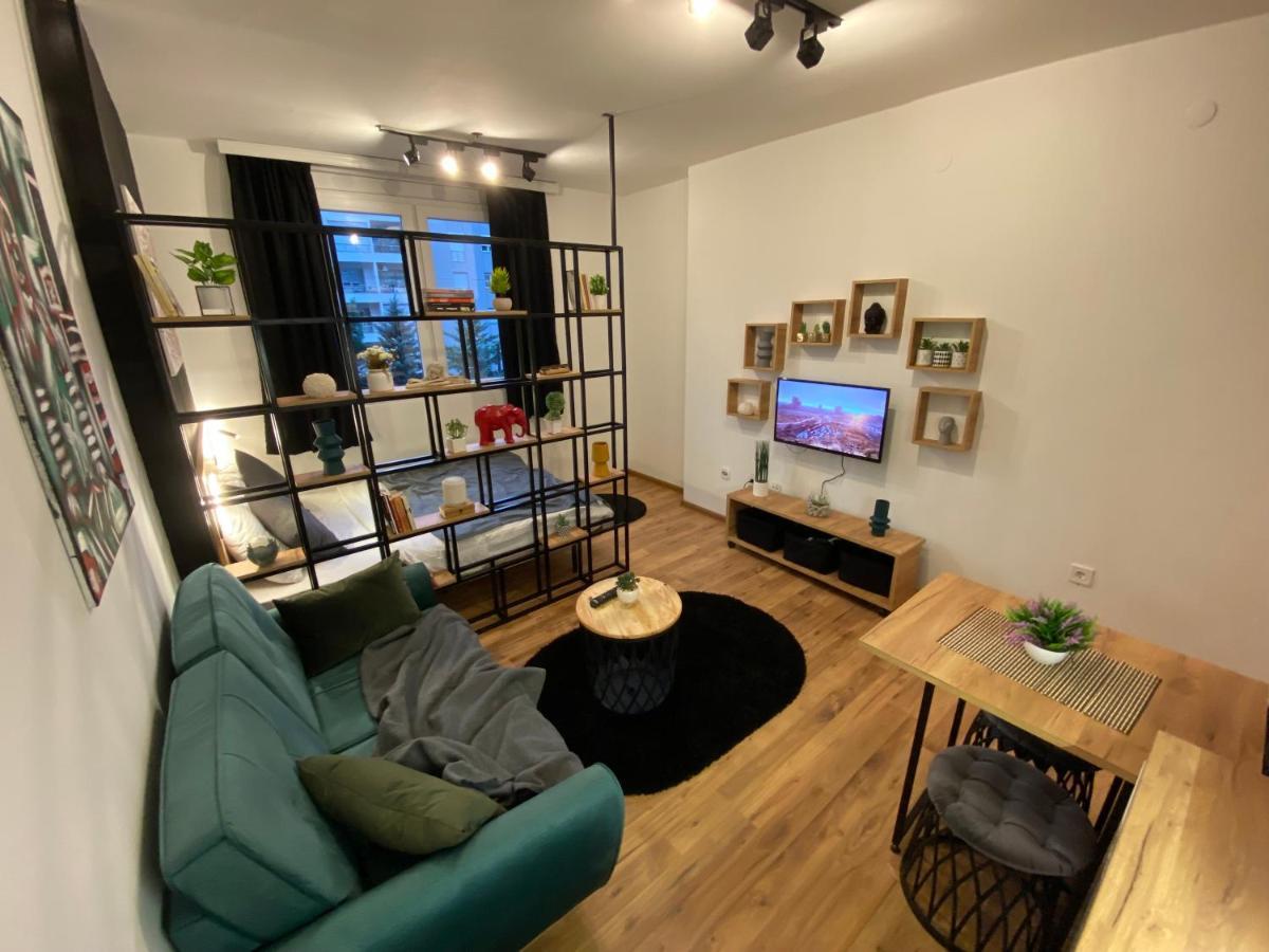 Mickitos Hostel & Apartments Скопие Екстериор снимка