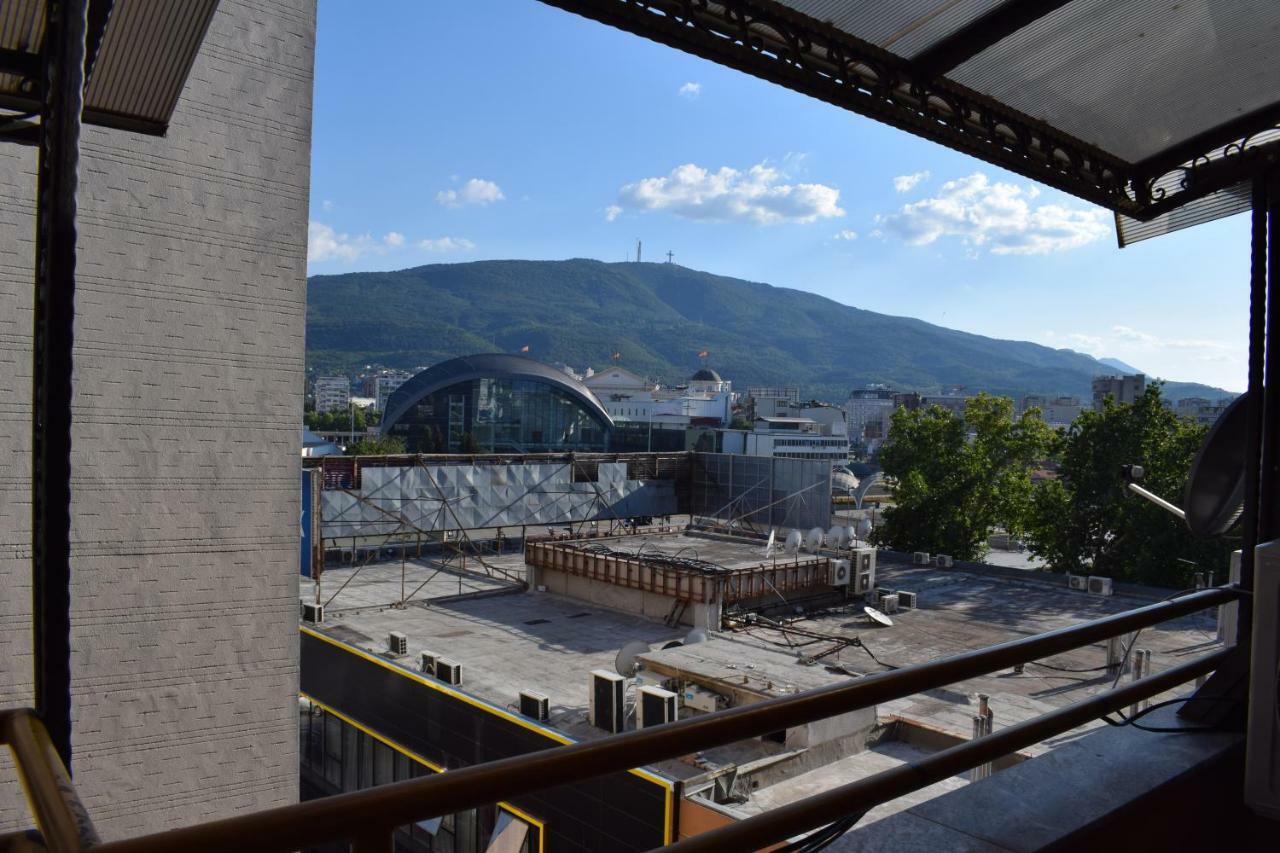 Mickitos Hostel & Apartments Скопие Екстериор снимка
